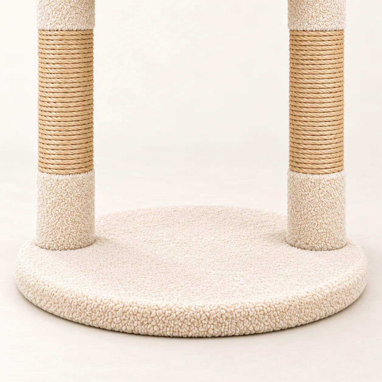 Sisal posts and round base detail
