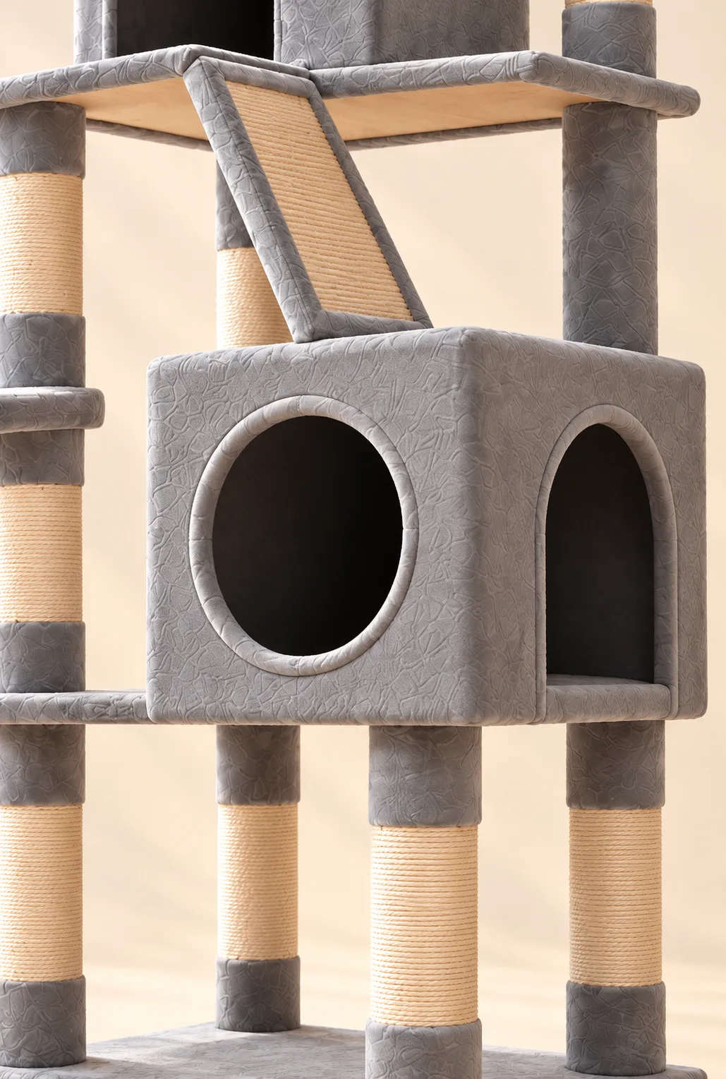 Cat house with two entrances and sisal ramp detail