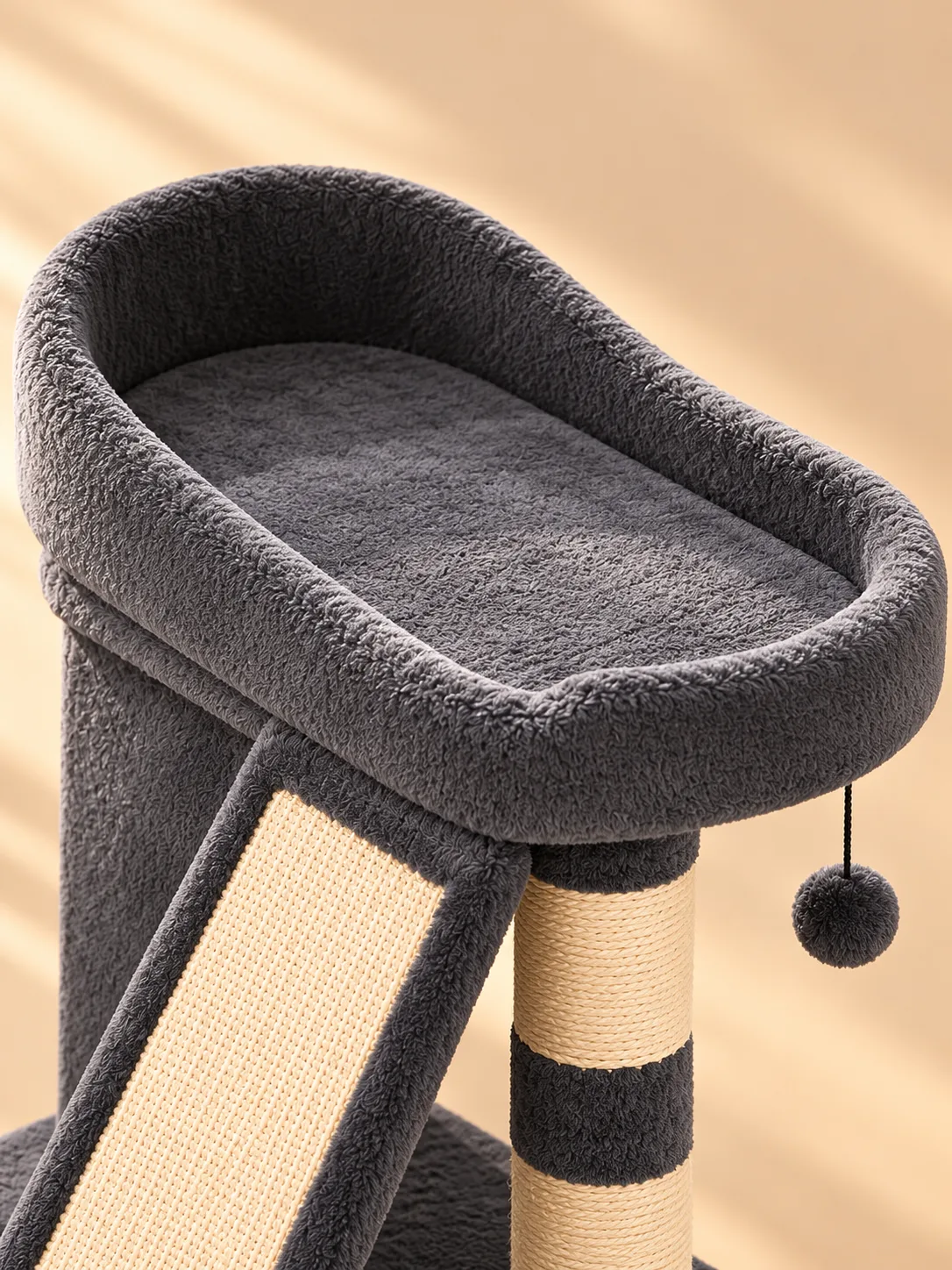 Top bed and hanging ball detail